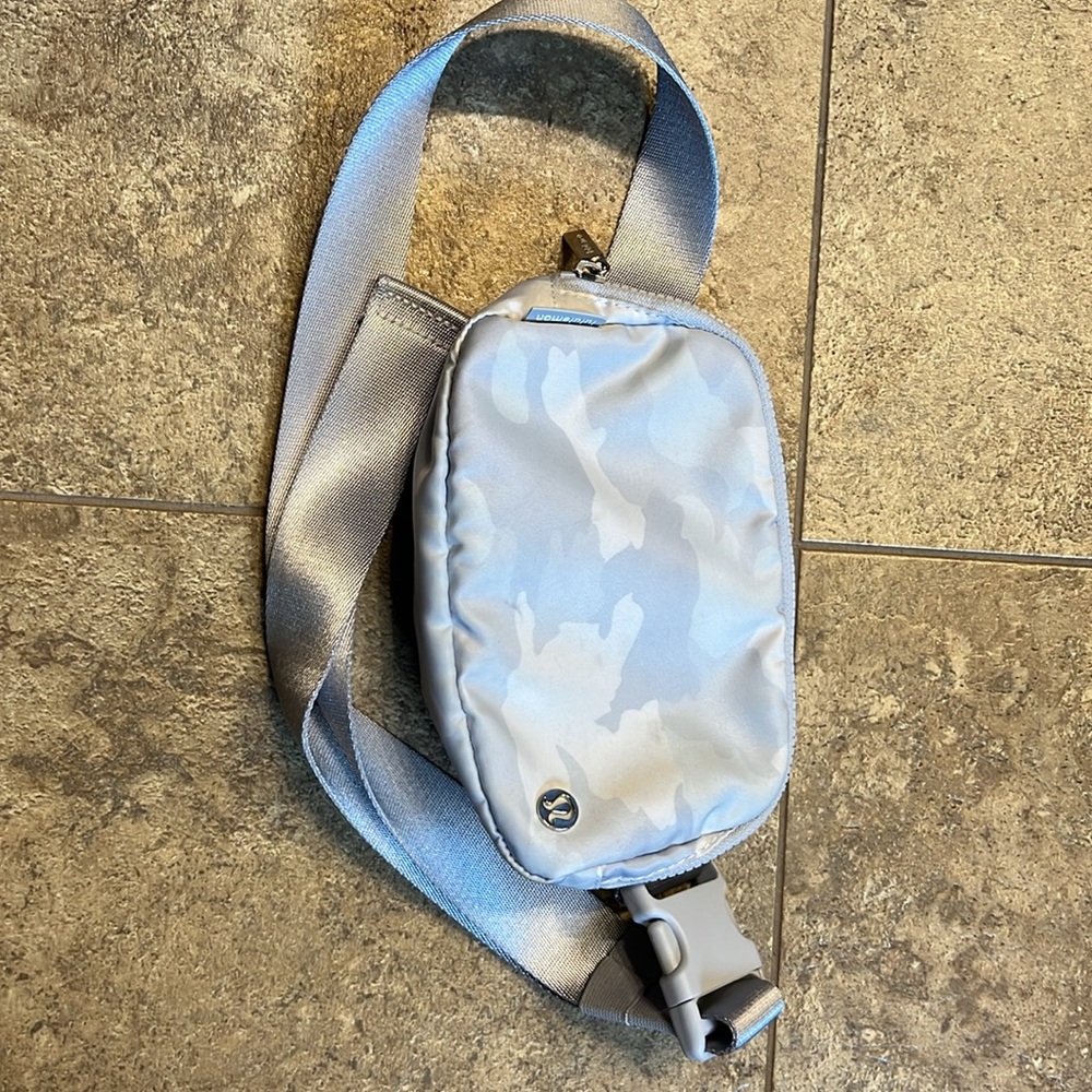 Lululemon 1 L Belt Bag